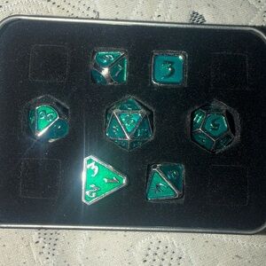 Die Hard Dice Metal Tin with Logo - green dice